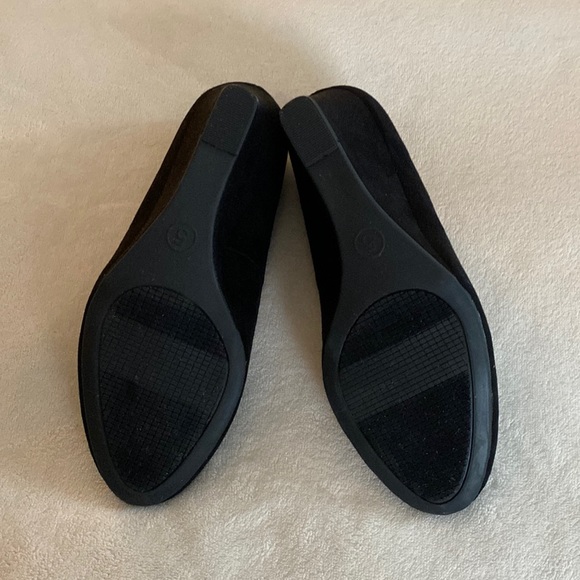 Black Wedge Pumps - Picture 4 of 4